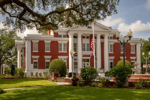 Dade City Shutterstock 1739846975